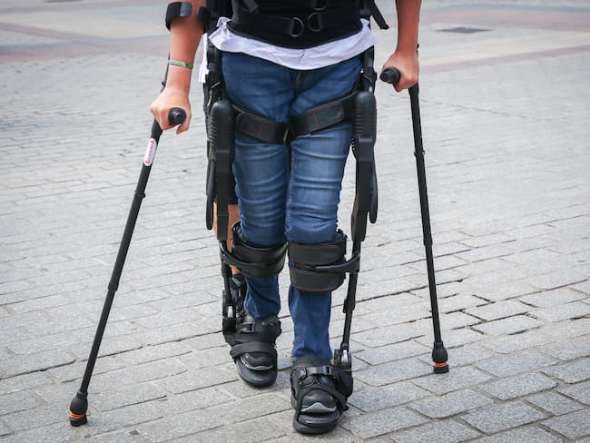 “Fue emocionante”: paciente paralítico que volvió a caminar gracias a un microchip