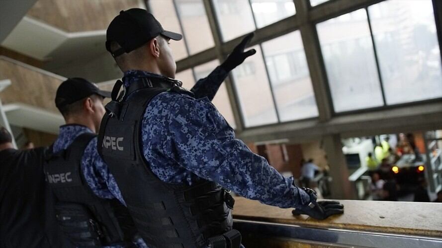 Se establece dos jornadas laborales que no afecten el funcionamiento de la entidad de 6 horas cada uno.. Foto: Colprensa