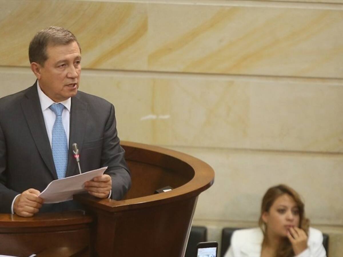 Ernesto Macías no volverá a aspirar al Senado de la República