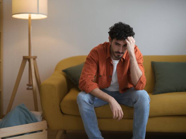 Hombre preocupado imagen de referencia. Foto: Getty Images.
