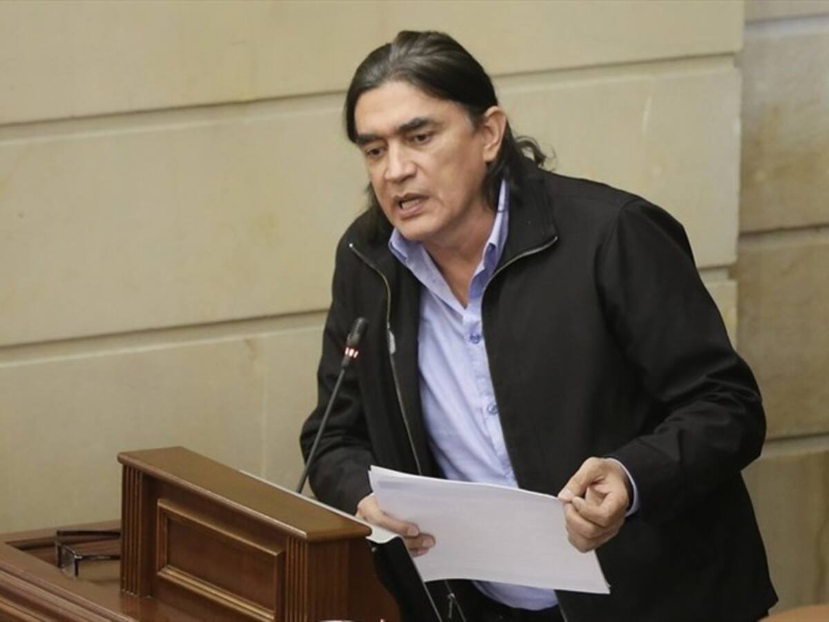 Demandan investidura de Gustavo Bolívar por apoyo a Primera Línea