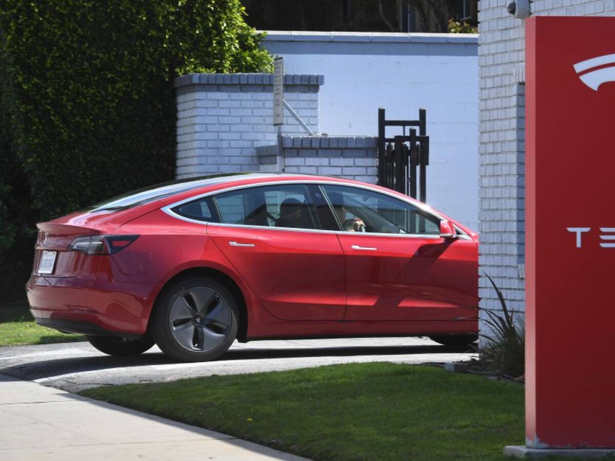 Trabajadores de Tesla solicitan formar un sindicato