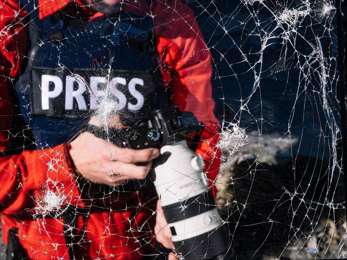 11 muertos y al menos 100 agresiones rusas a periodistas en Ucrania, denuncia RSF