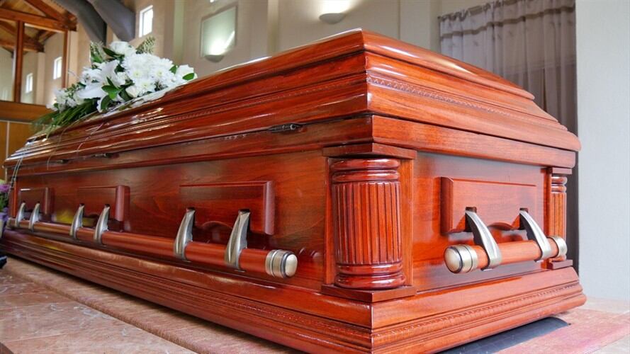 Ricardo Enrique Berbejo, personero de Malambo, explicó el incidente en el que unos familiares abrieron un ataúd para confirmar que el muerto sí era quien pensaban.. Foto: Getty Images