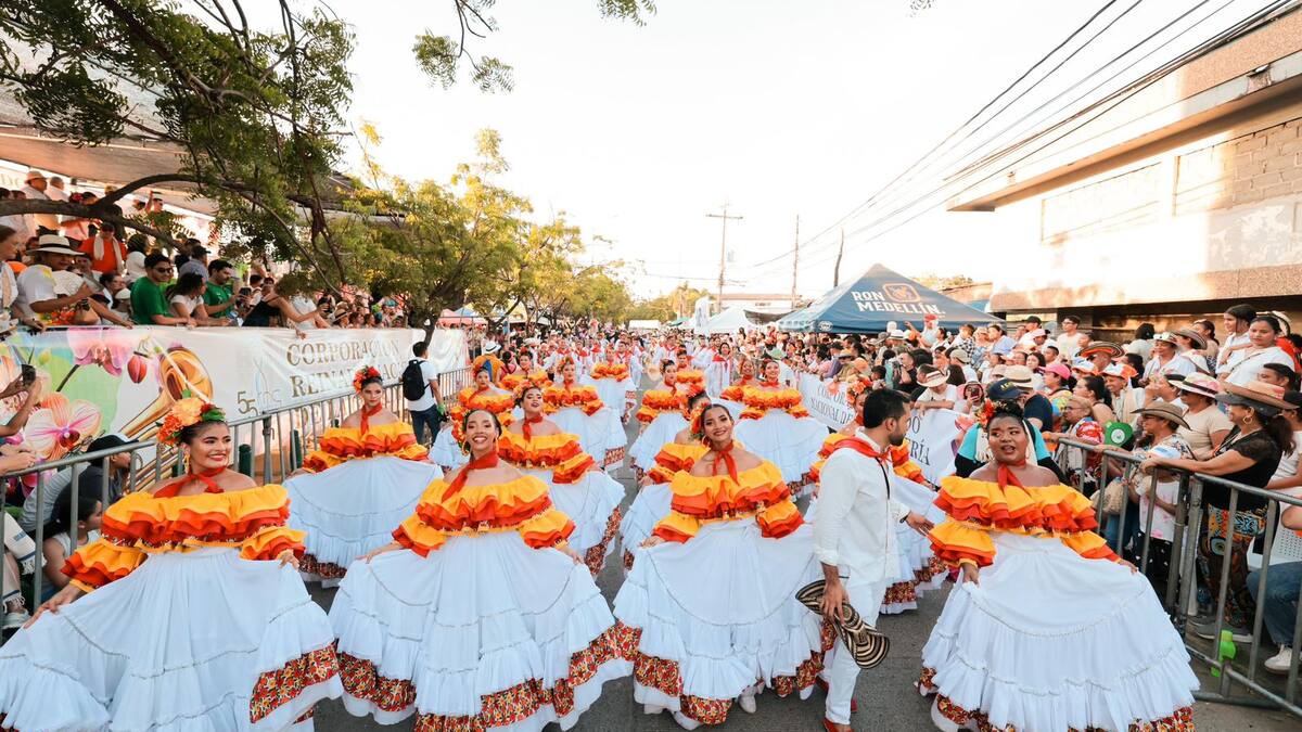 Más de 1.000 artistas de los 30 municipios de Córdoba participaron en la parada folclórica