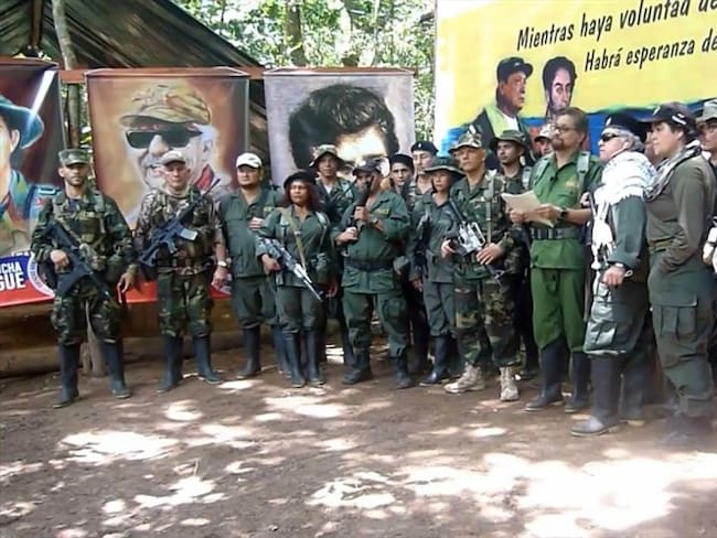 El pasado 29 de agosto, ‘Iván Márquez’ hizo público un video en el que, junto con otros jefes guerrilleros, anunciaron su decisión de retomar la lucha armada y atentar en contra de los colombianos. Foto: Agencia EFE