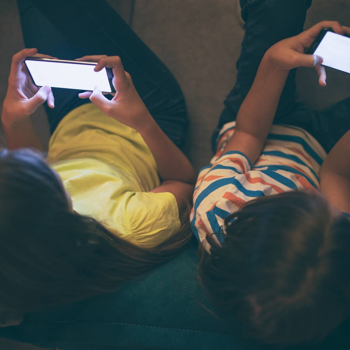 “Celulares y redes sociales no son juguetes”: psicóloga experta en protección a la niñez