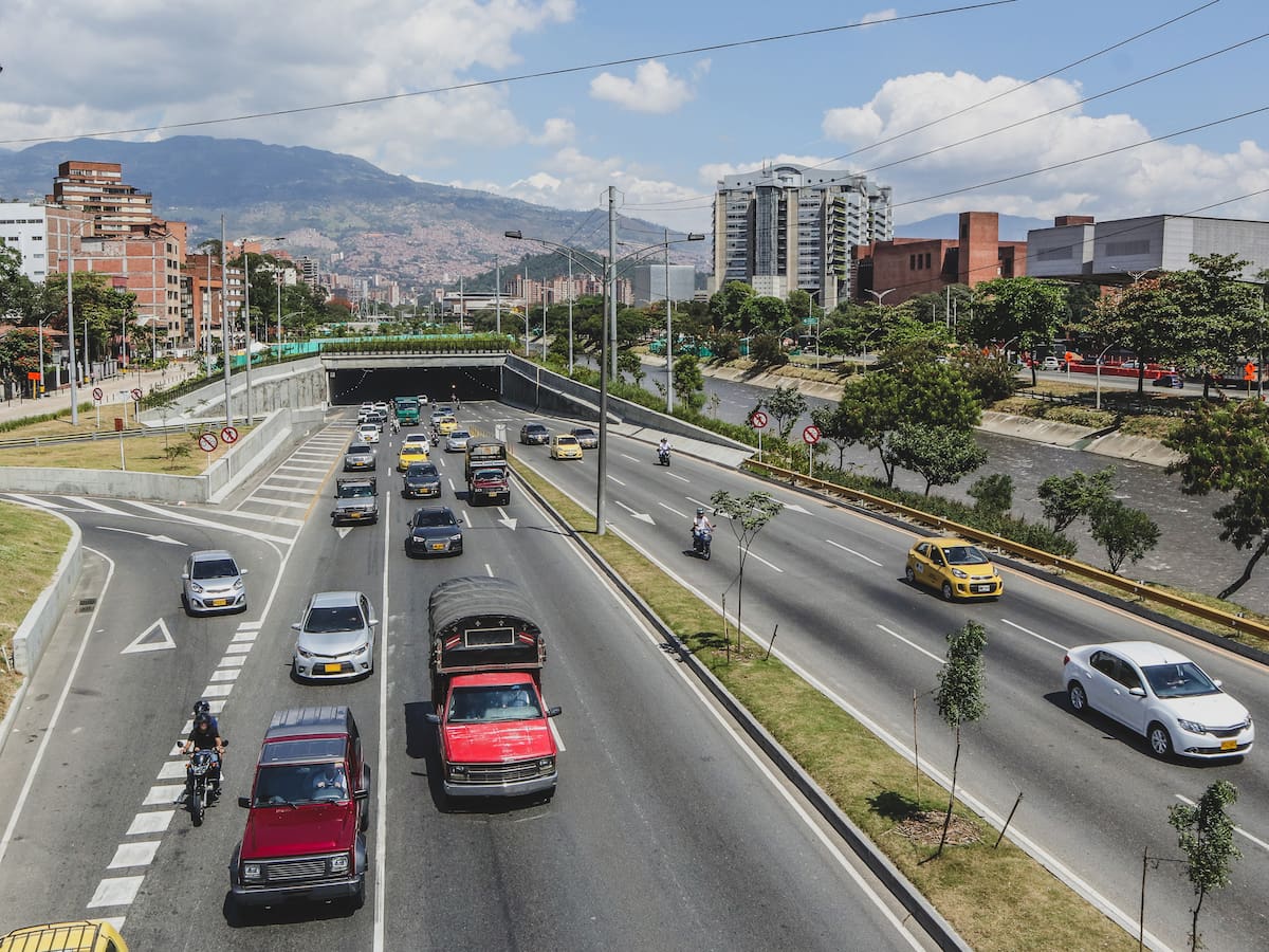 Pico y placa en Medellín 29 de marzo: así funciona la medida para carros particulares, motos y taxis