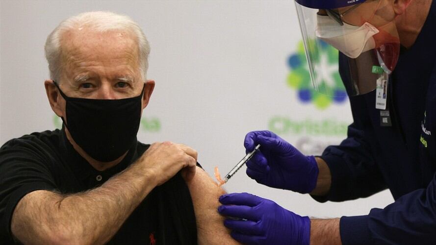 Biden recibió segunda dosis de la vacuna contra el Coronavirus. Foto: Alex Wong/Getty Images