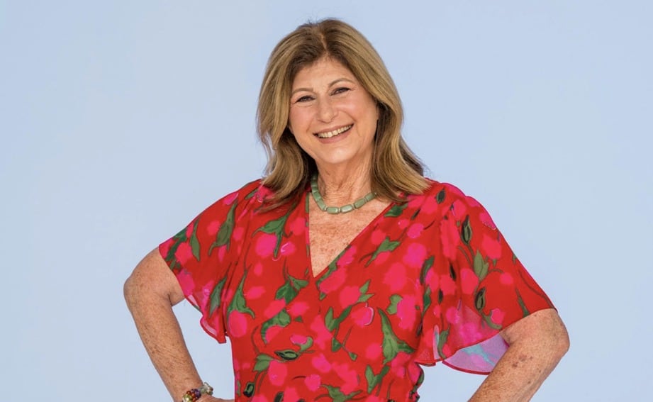 La historia de Tina Pemberton, la mujer de 70 años que usa apps de citas: estos son sus consejos