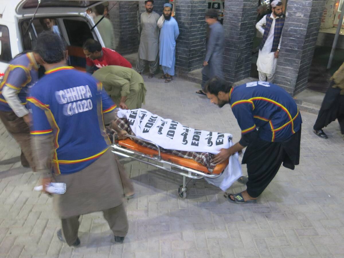 Al menos seis soldados murieron en un atentado con bomba contra paramilitares en Pakistán