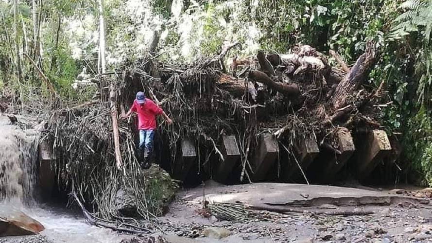 Poco a poco se va restableciendo el servicio de agua en Villamaría. Crédito: Alcaldía de Villamaría, Caldas.