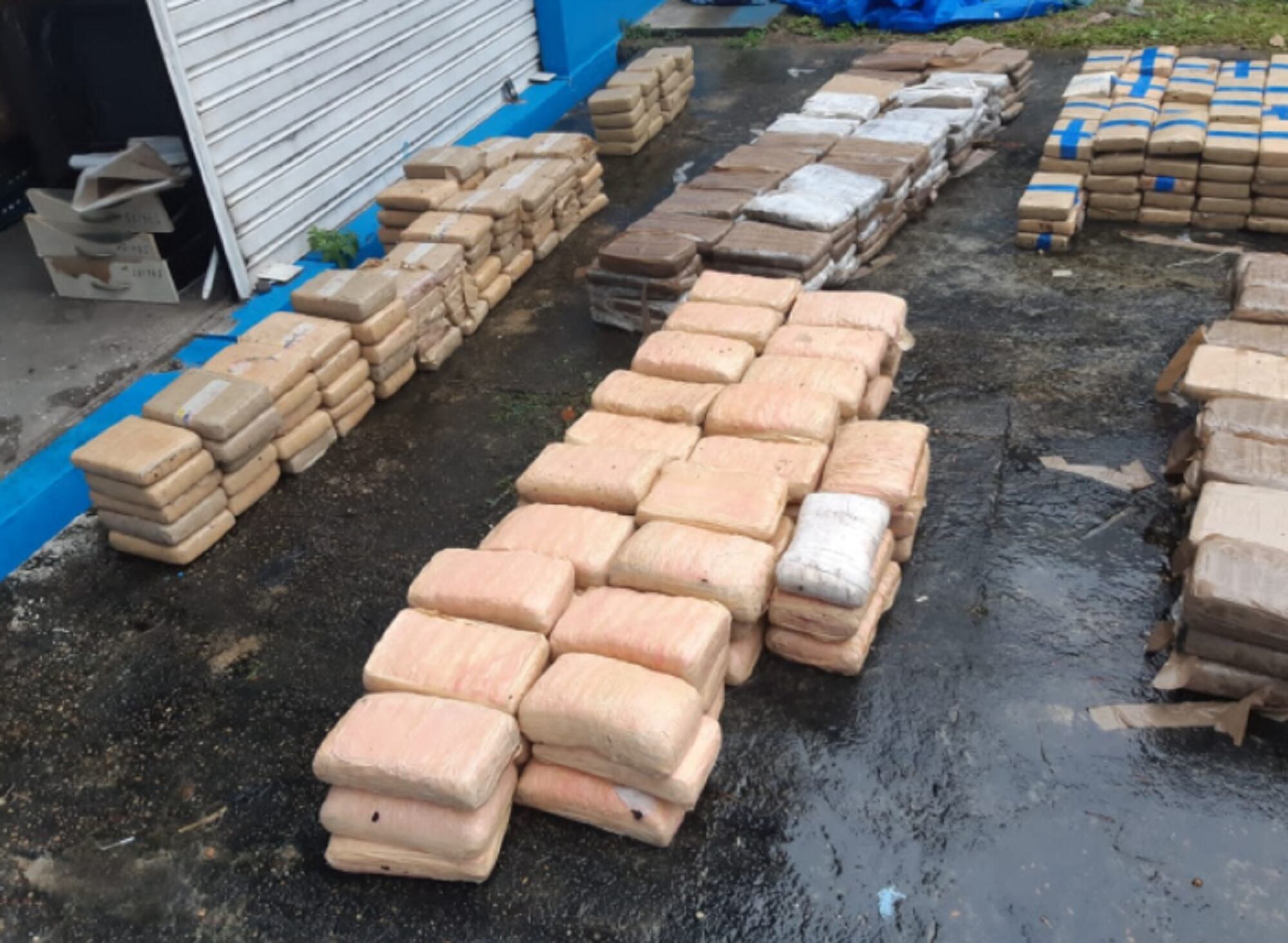 Marihuana incautada en Brasil. Foto: Armada de Colombia