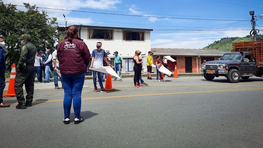 Protestaron por reapertura del peaje La Estrella. Foto: Tomada del Facebook de la Personería de Manizales.