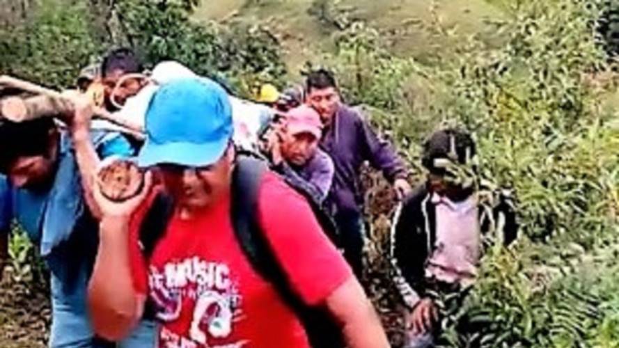 Omar Velasco no habría alcanzado a salir y fue arrastrado por la avalancha junto con su casa. Crédito: @AlexanderHoyosB