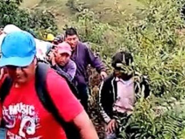 Omar Velasco no habría alcanzado a salir y fue arrastrado por la avalancha junto con su casa. Crédito: @AlexanderHoyosB