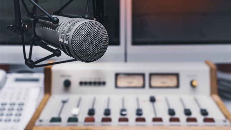 El proceso para la apertura de emisoras comerciales ya tiene más de 900 interesados. Foto: Getty Images / ANDREY DYACHENKO