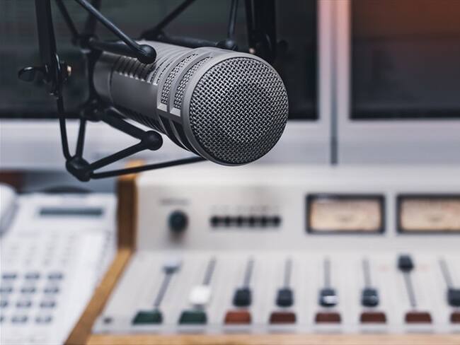 El proceso para la apertura de emisoras comerciales ya tiene más de 900 interesados. Foto: Getty Images / ANDREY DYACHENKO