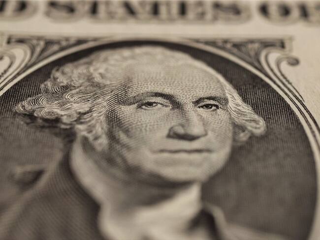 Precio del dólar se mantiene sobre los $3.600 . Foto: Getty Images / OSAKAWAYNE STUDIOS