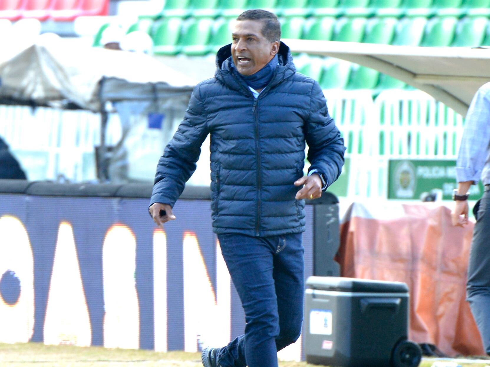 TUNJA- COLOMBIA, 06-02-2022: Alexis Garcia director técnico de La Equidad.Patriotas Boyacá y  La Equidad durante partido por la fecha 5 como parte de la Liga BetPlay DIMAYOR I 2022 jugado en el estadio La Independencia de la ciudad de Tunja. / Alexis Garcia coach of La Equidad.Patriotas Boyaca  agaisnt of La Equidad  during match between Patriotas Boyaca  and La Equidad for the date 5 as part of Liga BetPlay DIMAYOR I 2022 played at La Independencia stadium in Tunja city. Photo: VizzorImage / Macgiver Barón/ Contribuidor