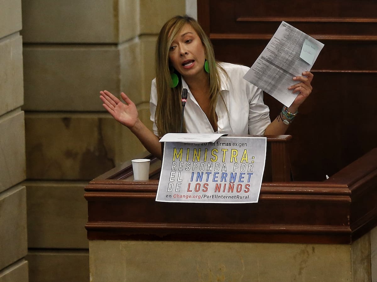 ¡Que no nos abudineen el país!, nueva polémica por vallas de la representante Katherine Miranda