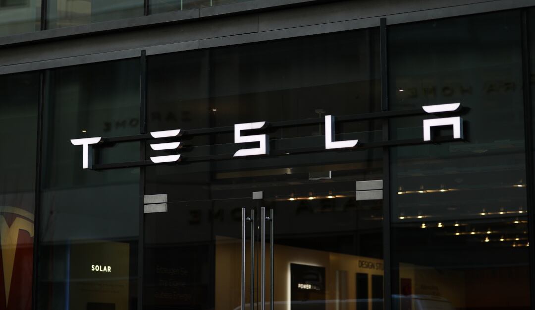 Tesla invierte 1.500 millones de dólares en bitcoin