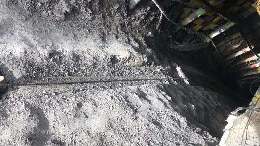 Se les está suministrando a través de una manguera líquidos, aire y un apoyo psicológico.. Foto: Agencia Nacional de Minería. Foto: Agencia Nacional de Minería