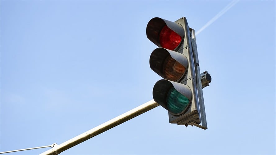 La nueva semaforización inteligente garantizaría hasta un 30 % de ahorro en el tiempo promedio del total de los viajes de la ciudad. Foto: Getty Images