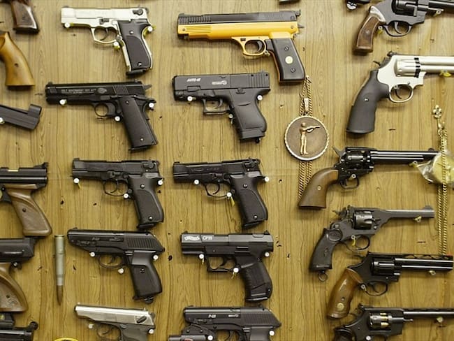 Expertos en armas advierten que directiva incentiva la compra en el 'mercado negro'