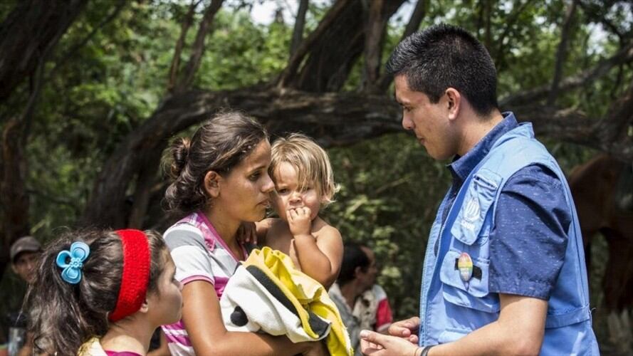 Acnur mantiene sus canales de comunicación y una nueva estrategia denominada 'Estoy en Frontera', para migrantes, refugiados y colombianos retornados. Foto: ACNUR