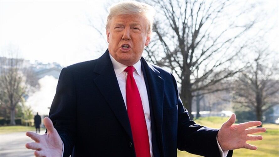 Trump defiende respuesta al coronavirus y acusa a los medios de causar pánico. Foto: Getty Images