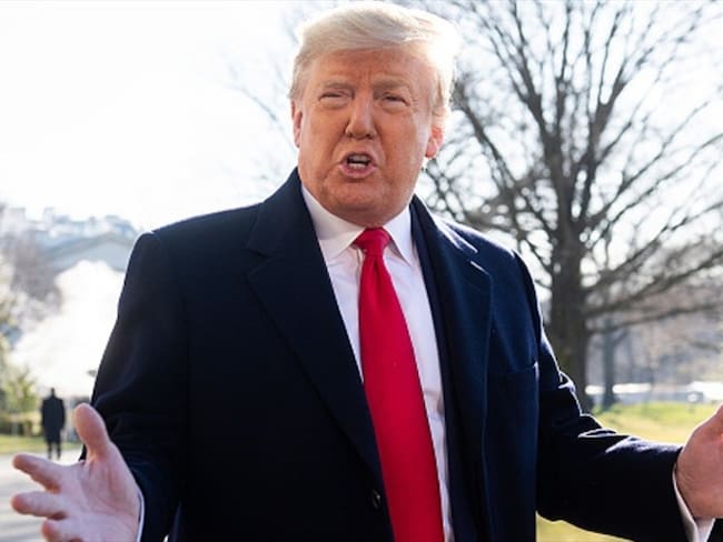 Trump defiende respuesta al coronavirus y acusa a los medios de causar pánico. Foto: Getty Images