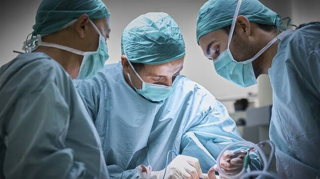 Para conseguir trabajo, hombre tuvo que intervenir quirúrgicamente su rostro nueve veces. Foto: Getty Images
