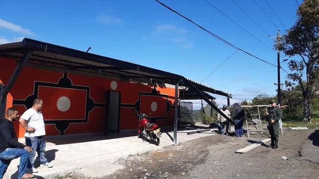 La explosión generó daños en la fachada del inmueble, pero no afectó a ningún ciudadano . Foto: Cortesía Sucesos Cauca