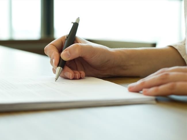 Foto de referencia de un contrato. Foto: Getty Images