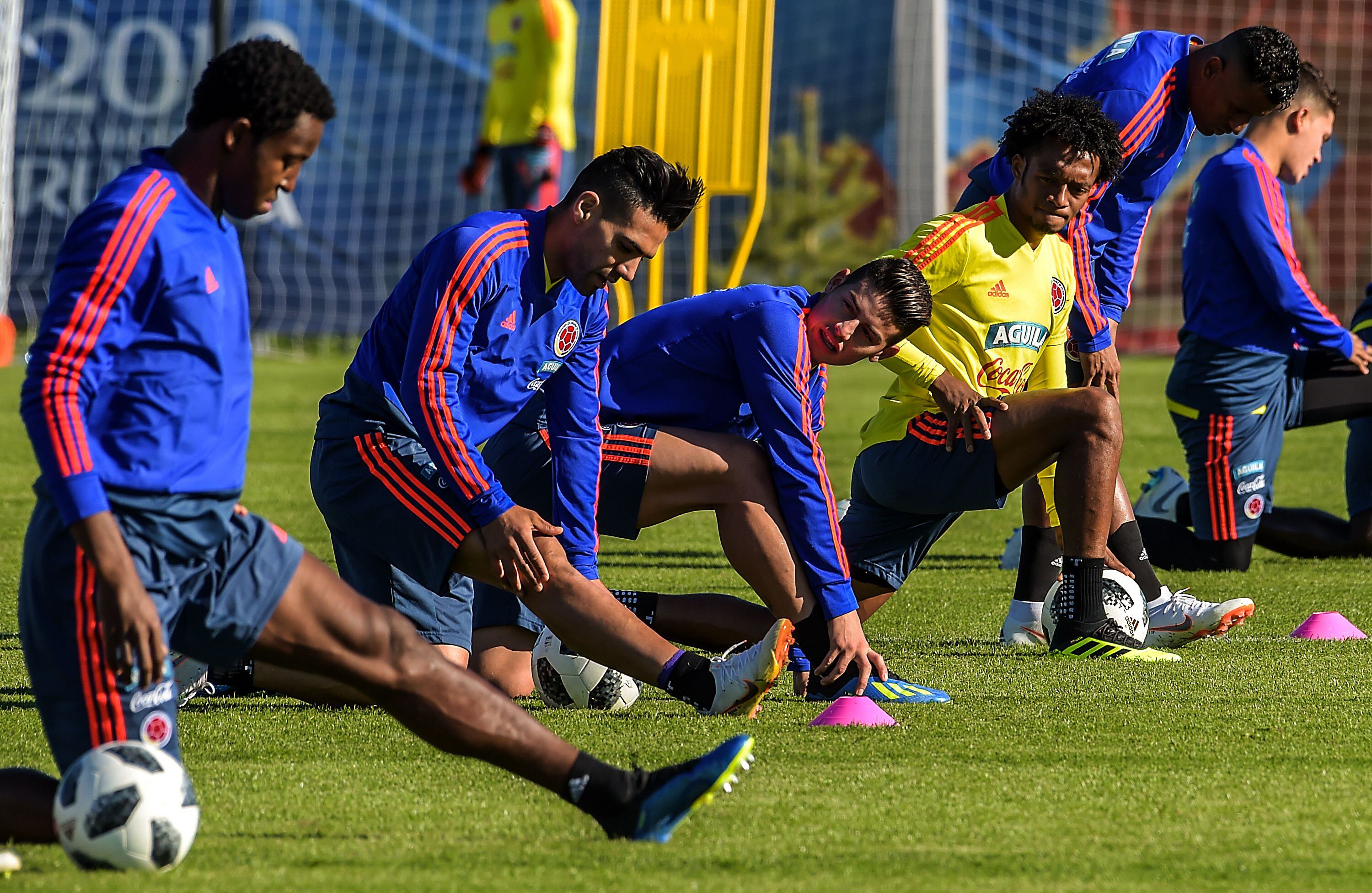 Falcao, James Rodríguez y Juan Guillermo Cuadrado no han solucionado su situación. (Photo by LUIS ACOSTA / AFP)        (Photo credit should read LUIS ACOSTA/AFP via Getty Images)