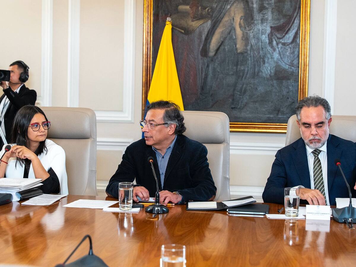 Debate: ¿Transmisión del consejo de ministros es un derecho ciudadano o un riesgo institucional?