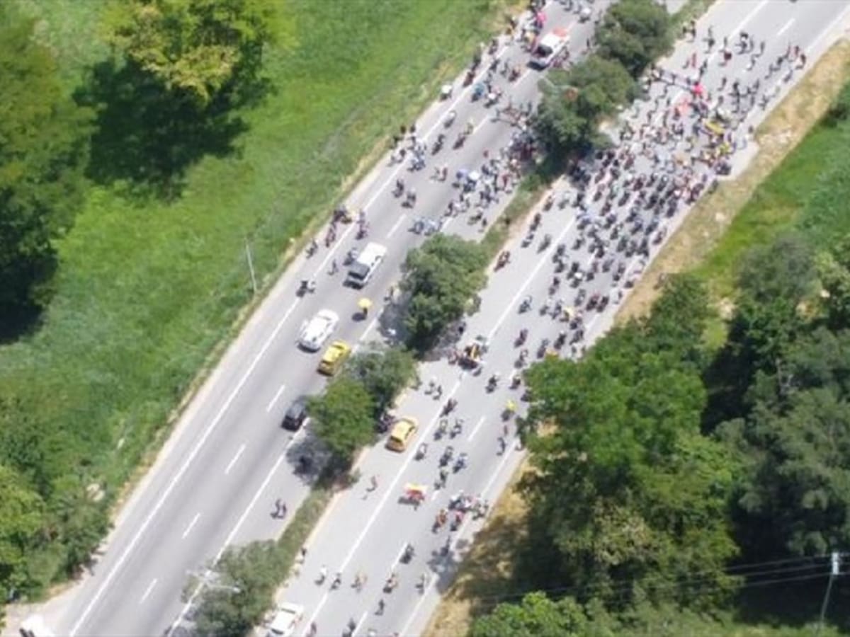 Bloqueo total en Piedecuesta tras otro día de paro nacional