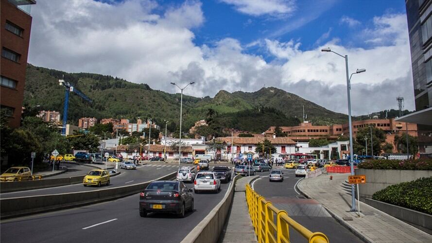 La Secretaría de Movilidad de Bogotá anunció la nueva reglamentación del Pico y Placa Solidario.. Foto: Getty Images