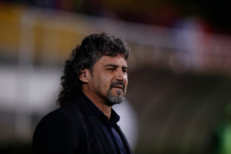 Leonel Álvarez, de 56 años, es el nuevo director técnico de Águilas Doradas