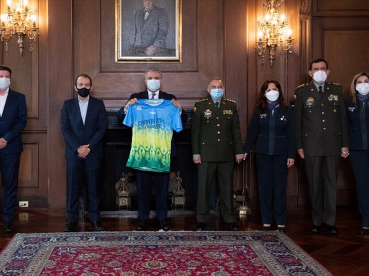 Que Dios les dé la fuerza y sabiduría para servir a nuestra patria: Duque a la Policía