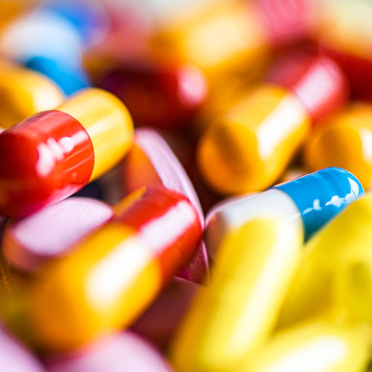 Petro sancionó ley que determina el sector farmacéutico como estratégico para Colombia