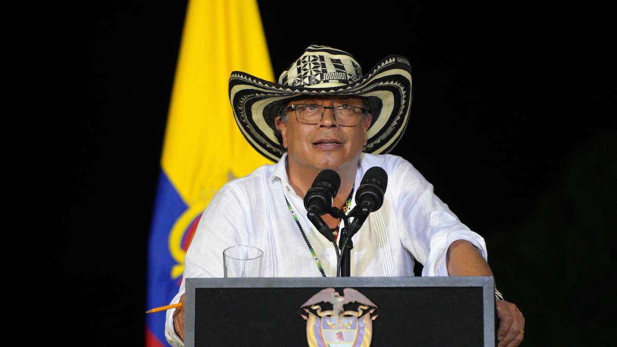 Presidente Petro pidió investigar supuesto aporte del Clan del Golfo a “vaca” para vías 4G