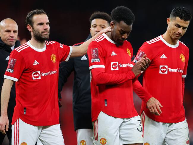 Juan Mata, Anthony Elanga y Cristiano Ronaldo tras la eiminación de la FA Cup / Getyy Images