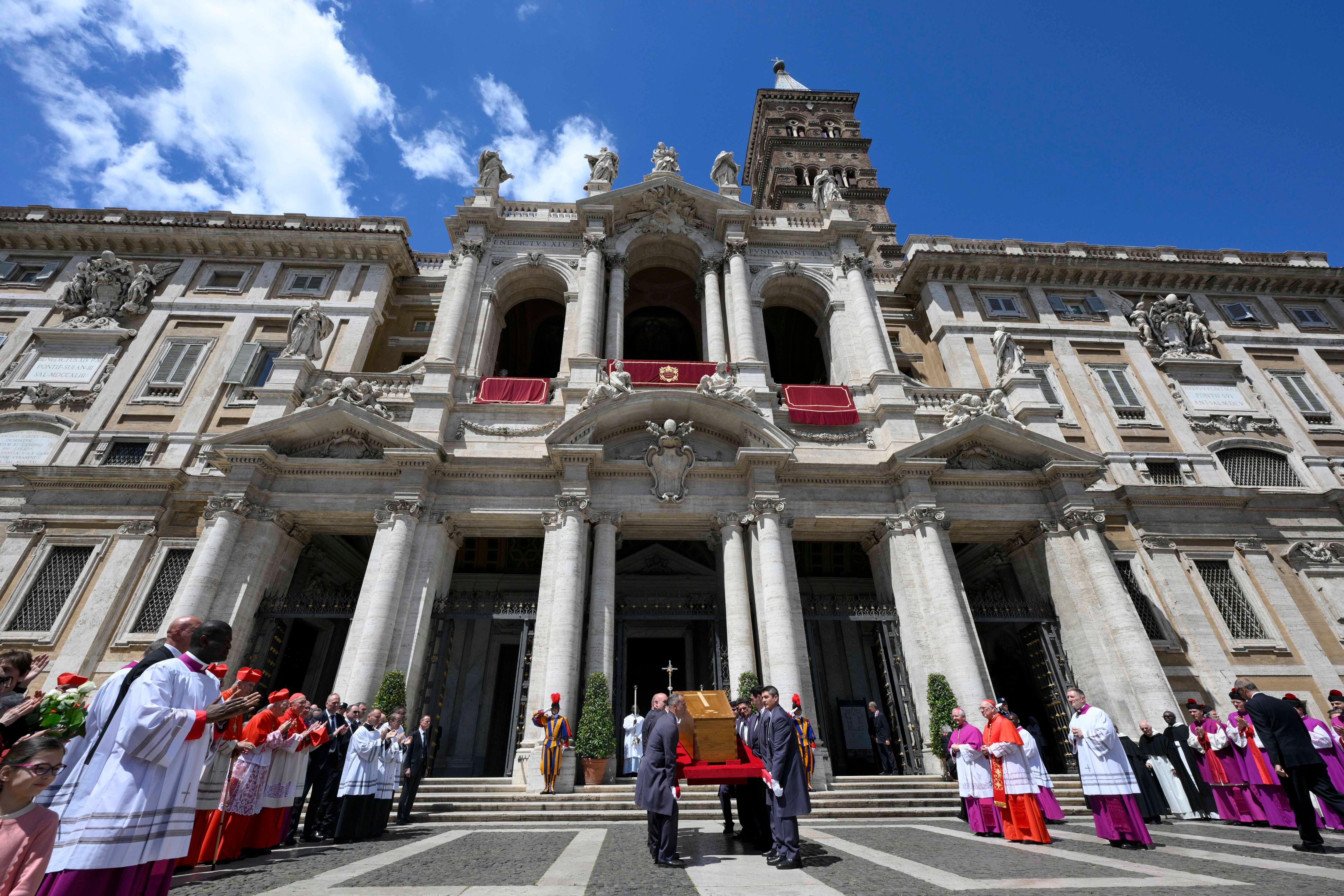 Papa Francisco ya descansa en su última morada, la basílica de Santa María la Mayor