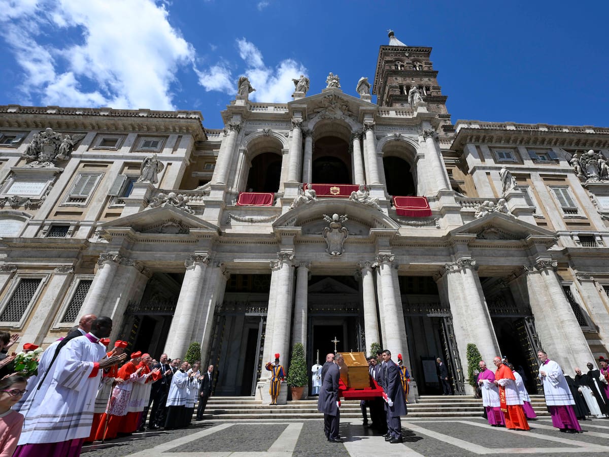 Papa Francisco ya descansa en su última morada, la basílica de Santa María la Mayor