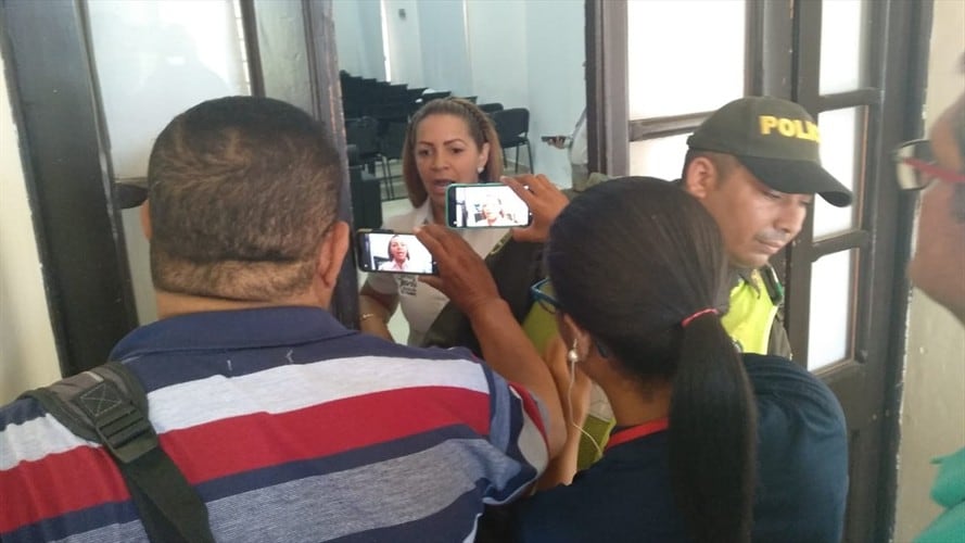 Un grupo de secretarios de la alcaldía de Santa Marta y la gerente de la empresa de servicios públicos Essmar anunciaron la realización de una huelga de hambre. Foto: Ian Farouk Simmonds
