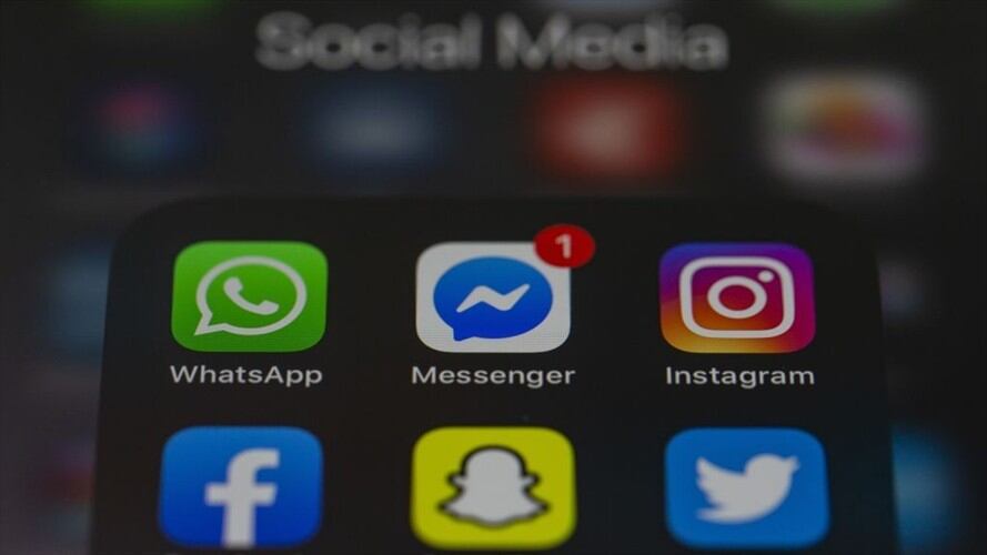 Facebook afirmó que desde que se implementó la cuarentena se ha visto un aumento del 70% en el número de las personas que participan en videollamadas grupales en Messenger.. Foto: Getty Images