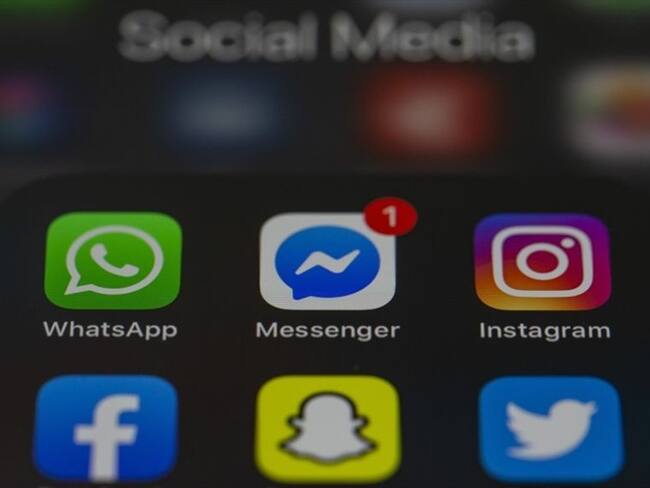 Facebook afirmó que desde que se implementó la cuarentena se ha visto un aumento del 70% en el número de las personas que participan en videollamadas grupales en Messenger.. Foto: Getty Images