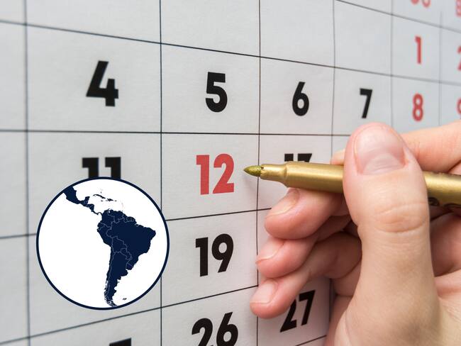 Persona tachando en un calendario el día festivo. En el círculo, la imagen del mapa de América Latina (Fotos vía GettyImages)